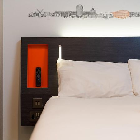 Easyhotel Μίλτον Κέινς Εξωτερικό φωτογραφία