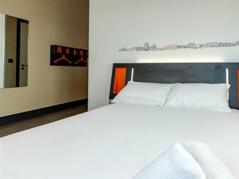 Easyhotel Μίλτον Κέινς Εξωτερικό φωτογραφία